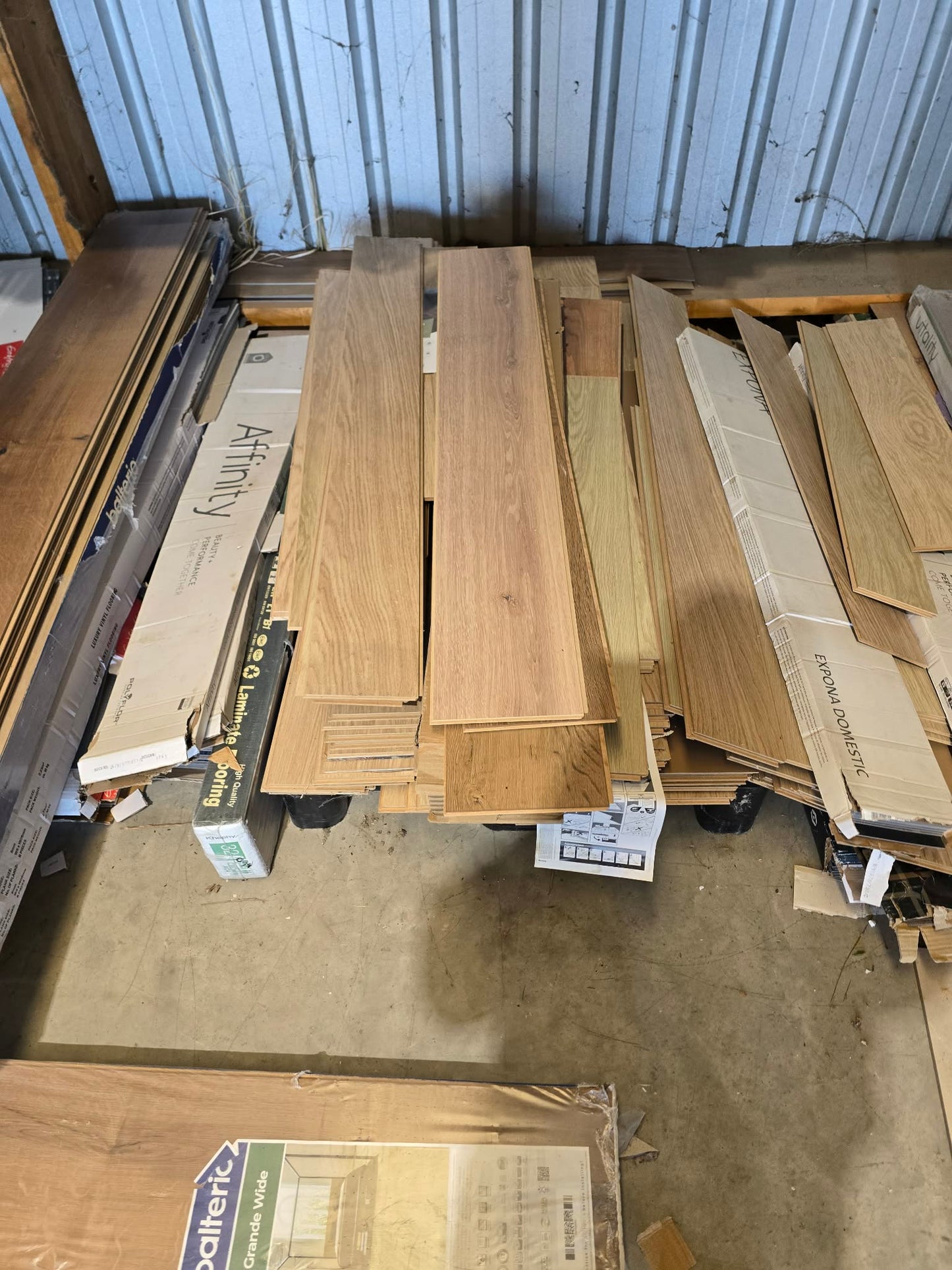 Vinyl/ Laminate/ Hybrid Flooring